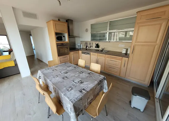 Quartier Du Port T4 Pour 8 Personnes N12 *